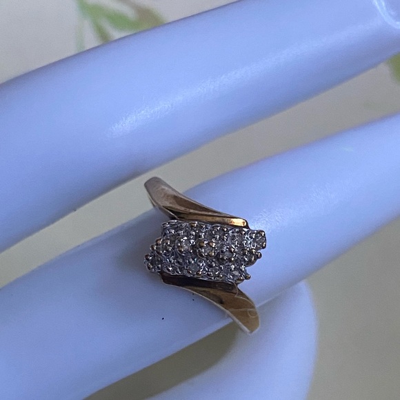 Exquisite Solid 10K Yellow Gold Clustered Bypass Diamond Ring. Elegant & Glitter - Picture 5 of 11